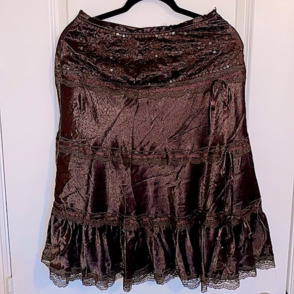 Aziz Knee Length Brown Skirt With Ribbon & Lace Design Size M - Picture 5 of 8